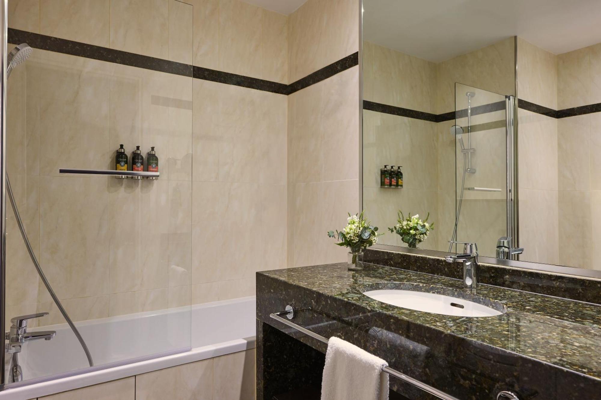 Executive Suite with Champs Elysées View,1682929743:JPEG